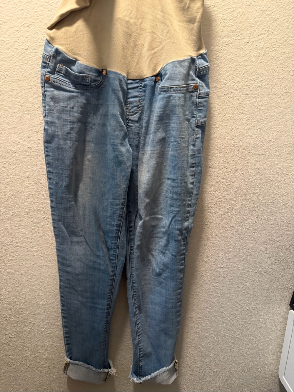 Light Wash Women’s Jeggings with Elastic Waist